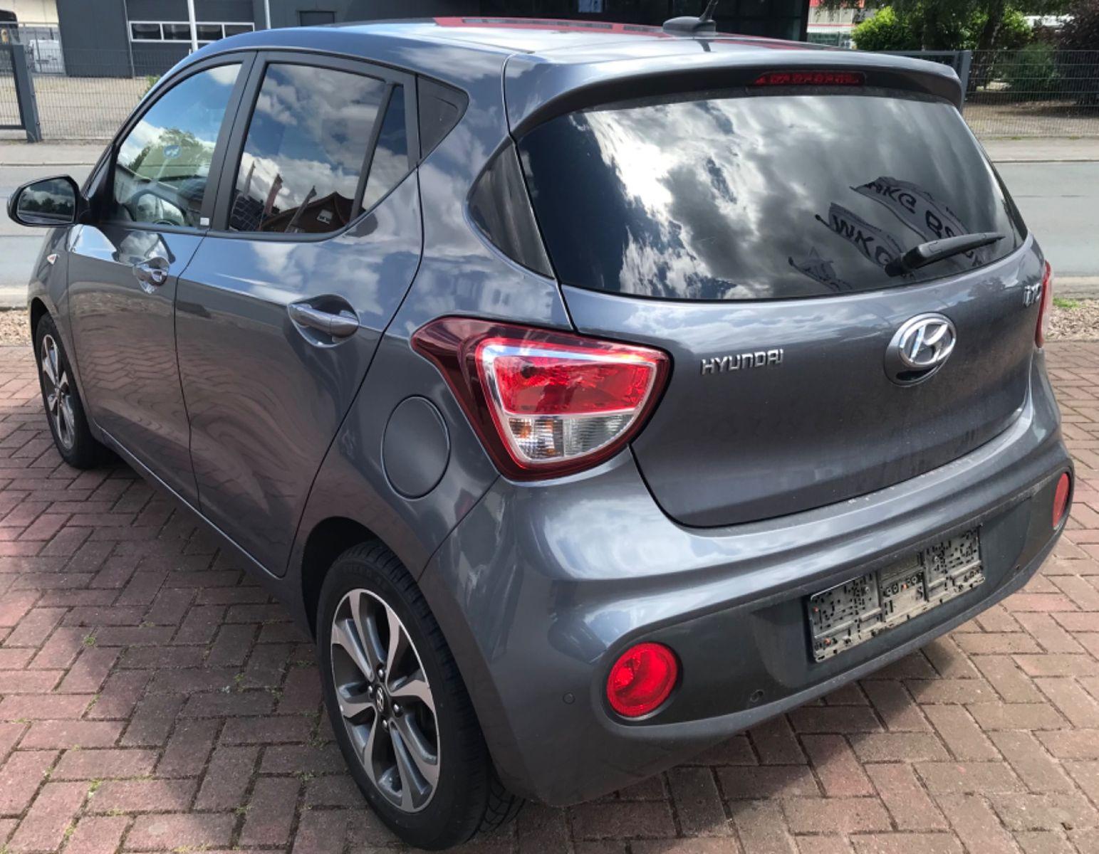 HYUNDAI i10 YES!Plus*CarPlay*Tempo*PDC*FSE-Bth*LRHZ+SHZ