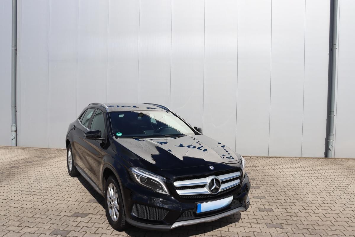 Mercedes-Benz GLA 200 AMG-Line*NAVI*SHZ*