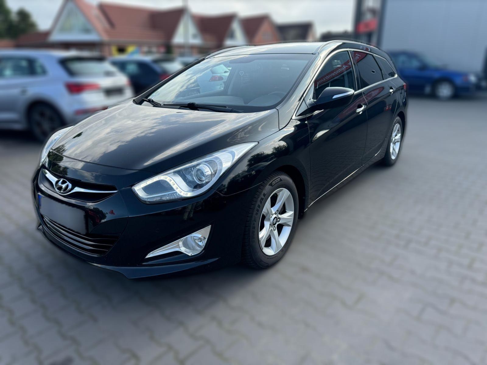 HYUNDAI i40 cw Style Navi Kamera MFL SHZ PDC Temp BC TOP